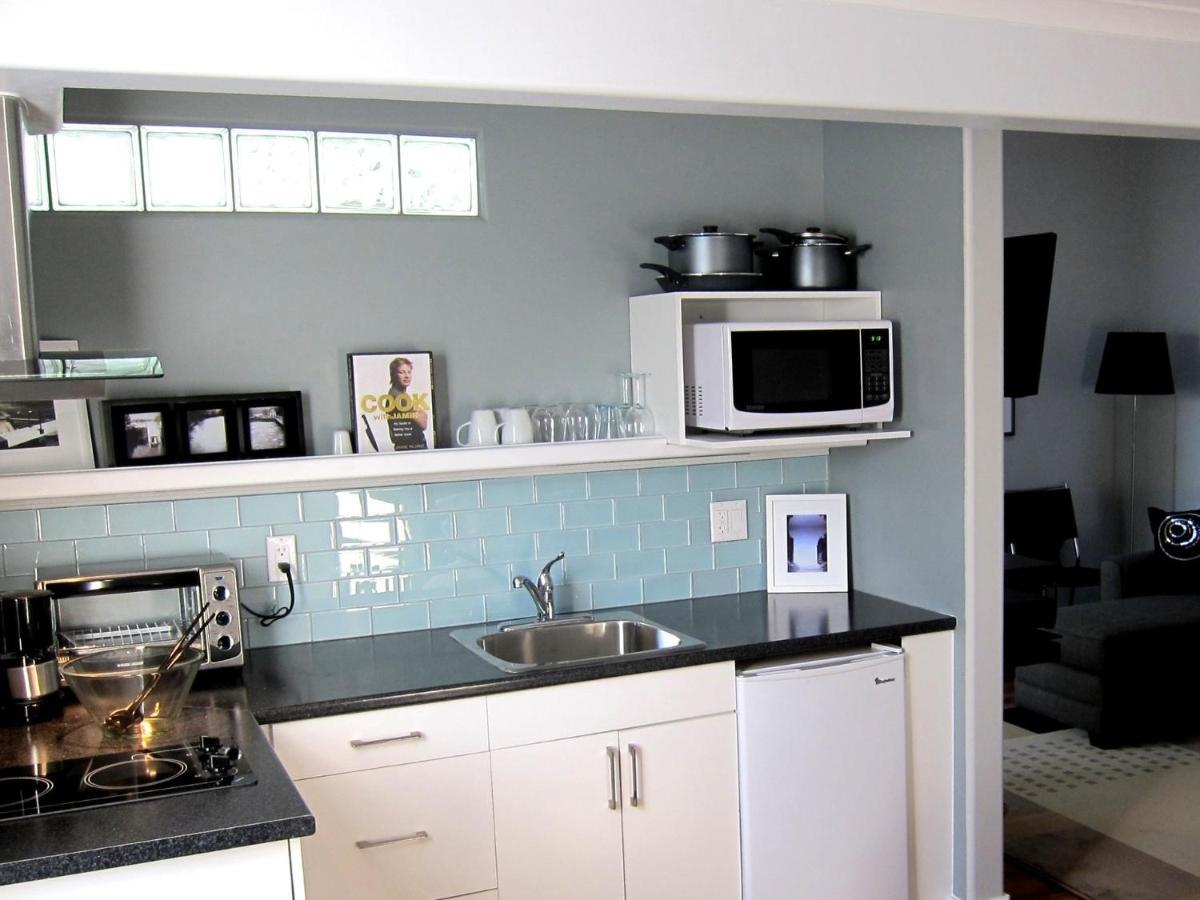 Merrickville Guest Suites Bagian luar foto