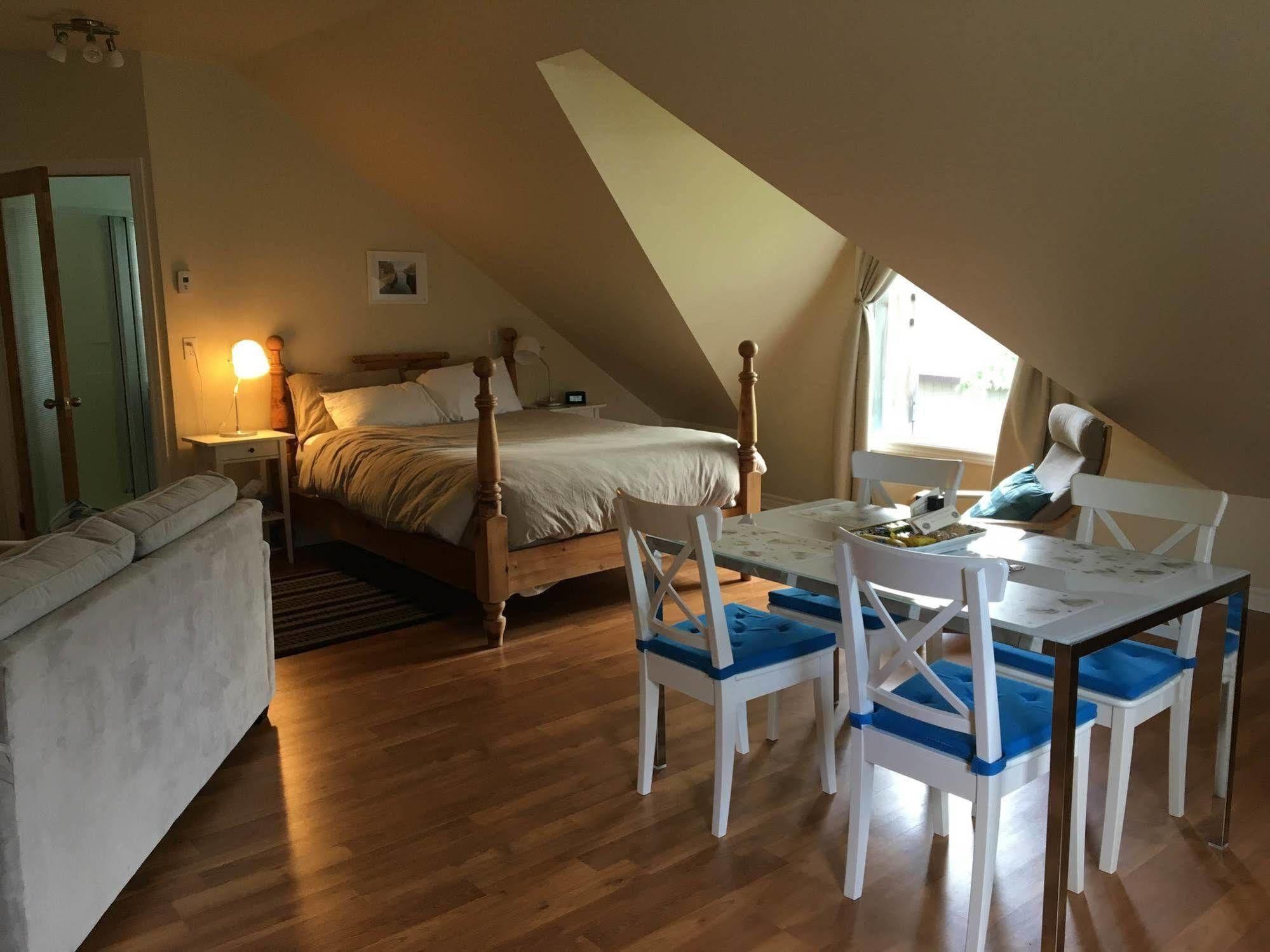Merrickville Guest Suites Bagian luar foto